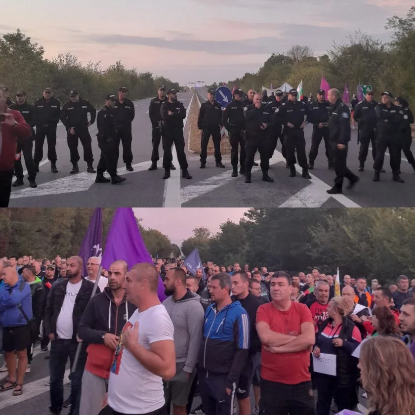 Полицията ползва сълзотворен газ и плаши със водно оръжие! Има граждани в болница!