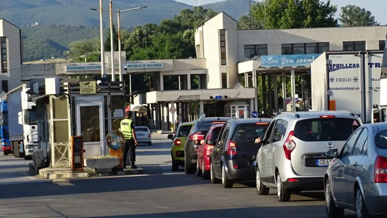 Опашки на границата ни с Гърция