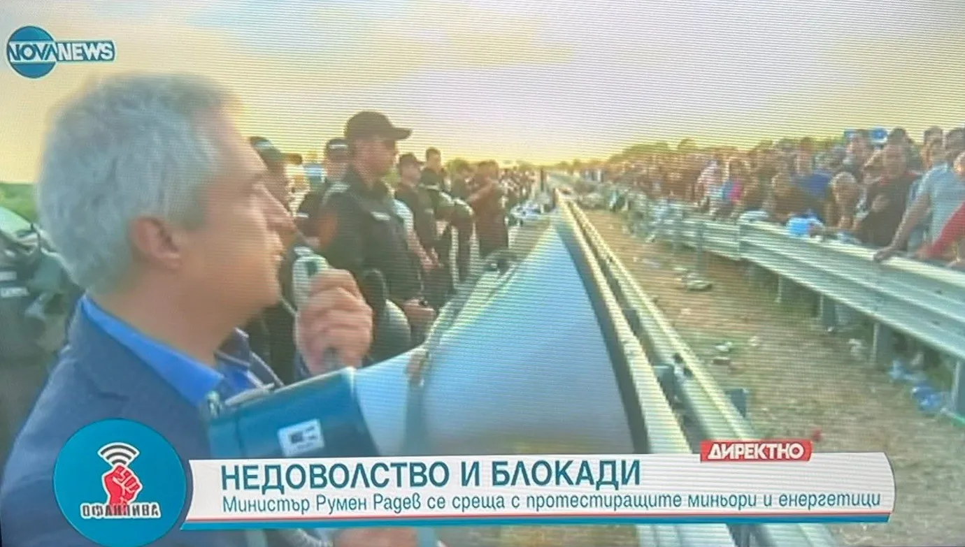 Министърът на енергетиката отиде с полиция при протестиращите