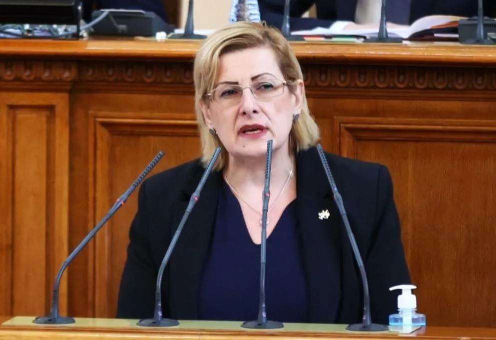 Елена Гунчева: Паметникът на убийците стои!