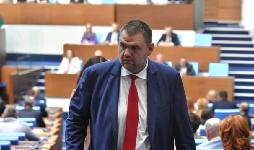 Пеевски обвини президента