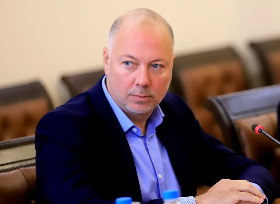 Голяма интрига се върти в парламента! ГЕРБ готви Росен Желязков за служебен премиер