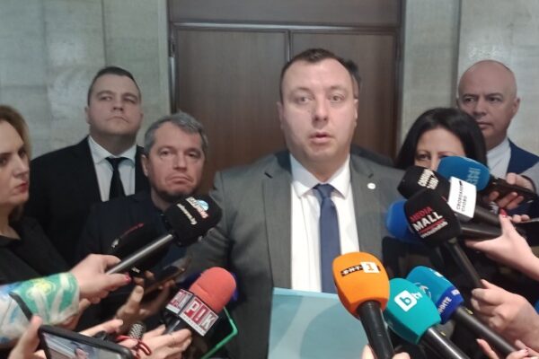 “Възраждане”, БСП и ИТН с обща жалба срещу промените на Конституцията