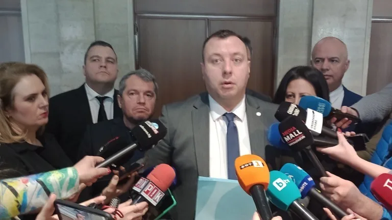 “Възраждане”, БСП и ИТН с обща жалба срещу промените на Конституцията