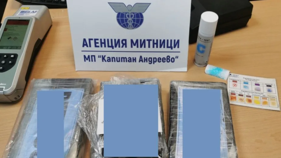 3 кг кокаин откриха в якето на турски тираджия на "Капитан Андреево"