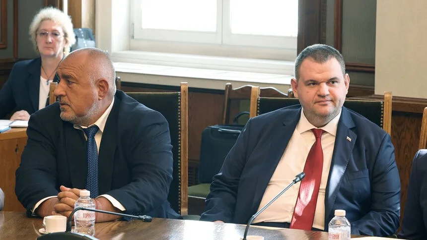 Пеевски и Борисов защитиха Асен Василев