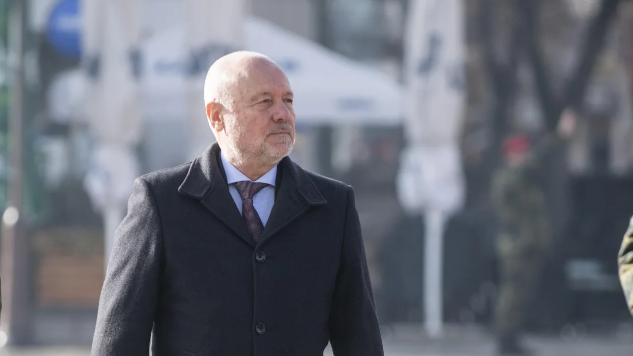 Тагарев изментил парламента, заминал в САЩ неканен