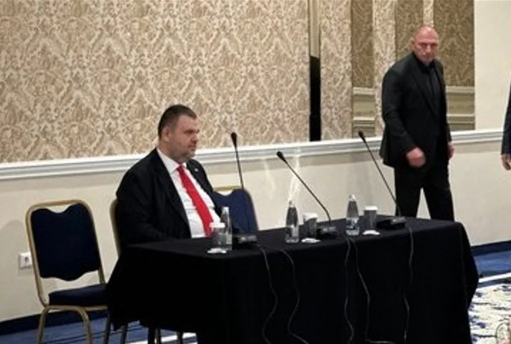 Журналист от MEDIAMALL предопредели съдбата на Пеевски с въпрос (ВИДЕО)