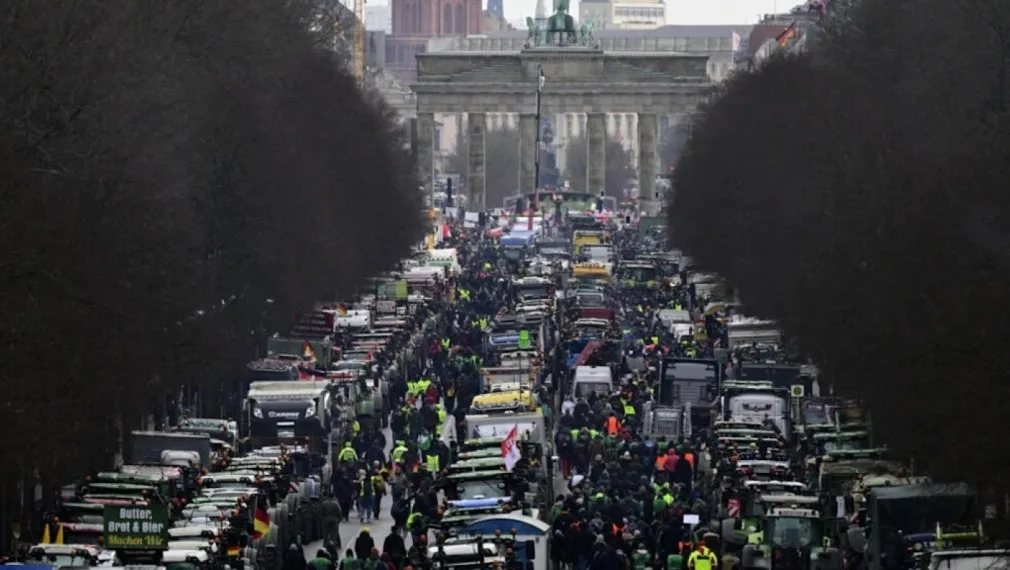 Протестиращите фермери в Берлин освиркаха финансовия министър