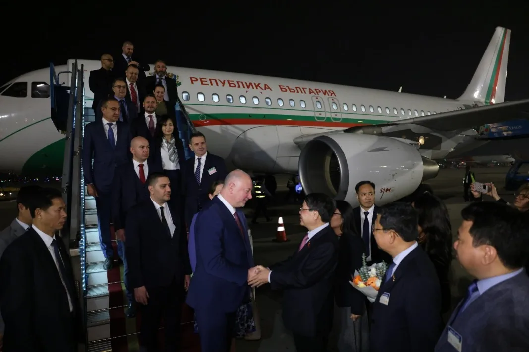 Росен Желязков на посещение в Социалистическа република Виетнам
