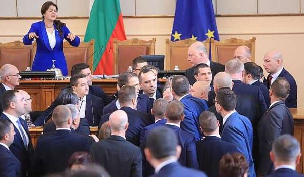 Отново бой между депутати в парламента