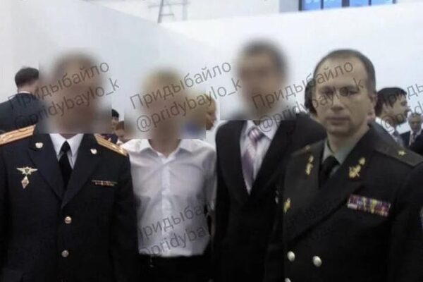 Вижте как шефът на Въоръжените сили на Украйна се прегръща с руски генерали