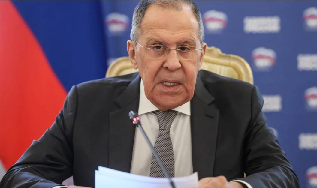 Лавров за Макрон: Да използва главата си за по-рационални мисли