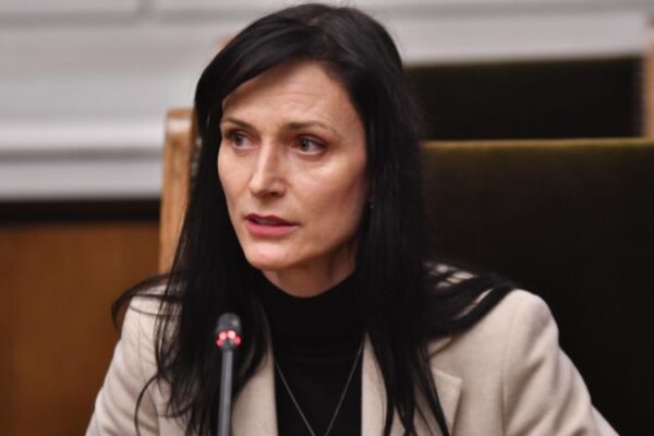 Мария Габриел: Няма да подпиша меморандума, той е опит за политическа търговия