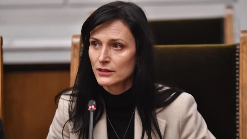 Мария Габриел: Няма да подпиша меморандума, той е опит за политическа търговия