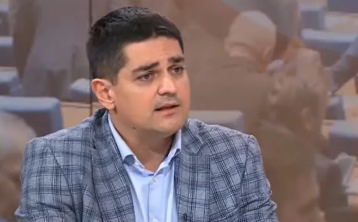 Радостин Василев скочи на правителството
