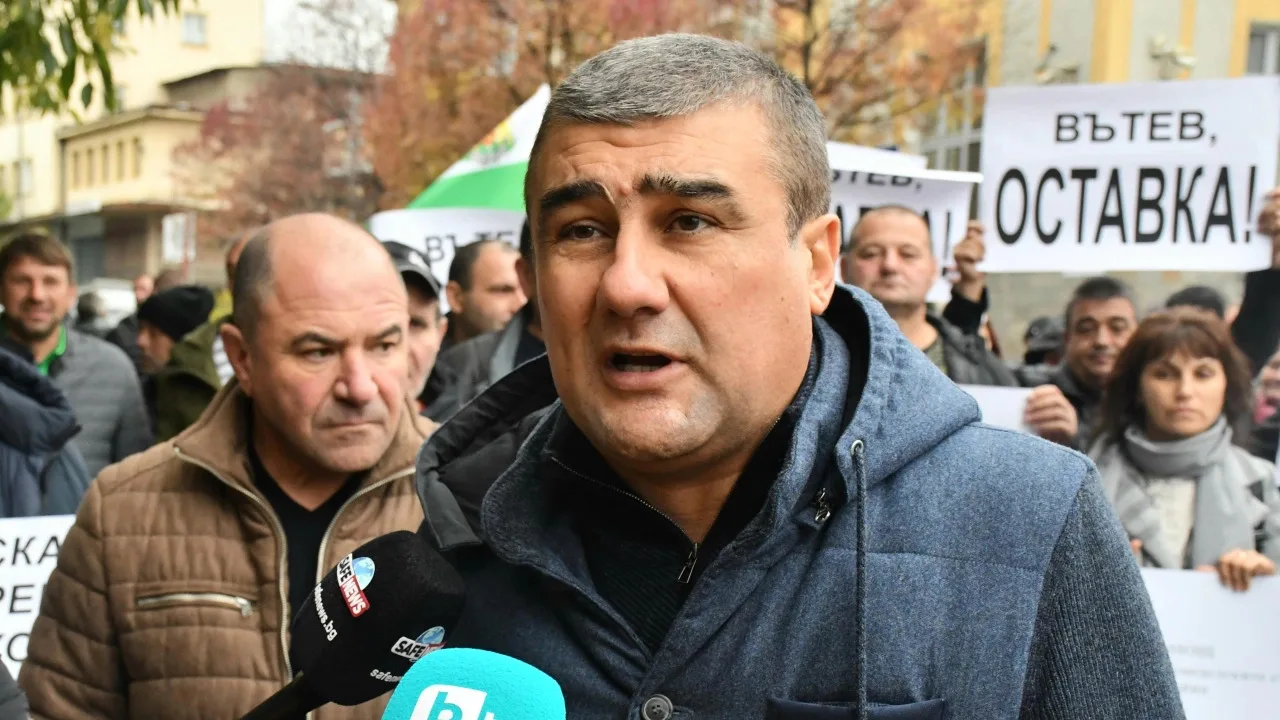 Недоволни фермери продължават с протестите, настояват за оставка на Вътев