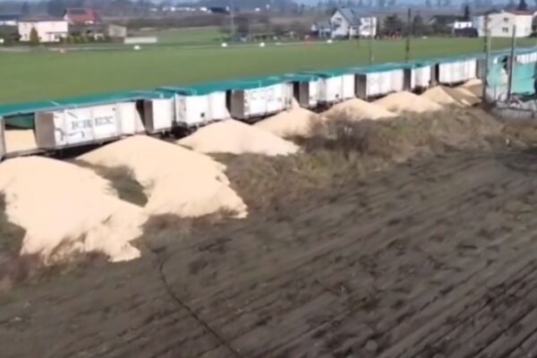 Вижте какво направиха поляците с украинското зърно (ВИДЕО)
