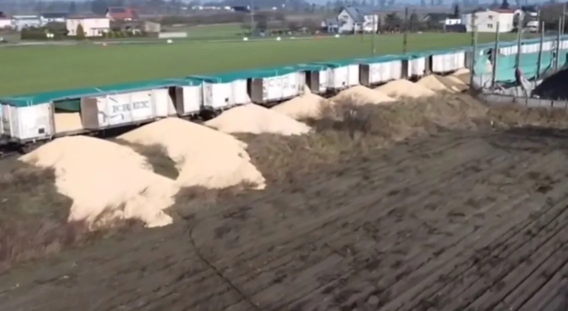 Вижте какво направиха поляците с украинското зърно (ВИДЕО)