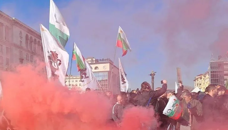 Три гранични пункта блокирани от "Възраждане"