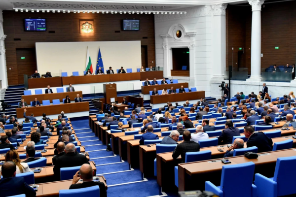 Депутатите ще гласуват оставката Денков