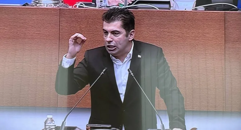 СМЯХ В ПАРЛАМЕНТА: Кирил Петков се представи за патриот в името на България