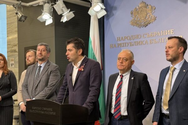 Лидерите на ПП-ДБ бяха размазани от неудобните въпроси на журналистите