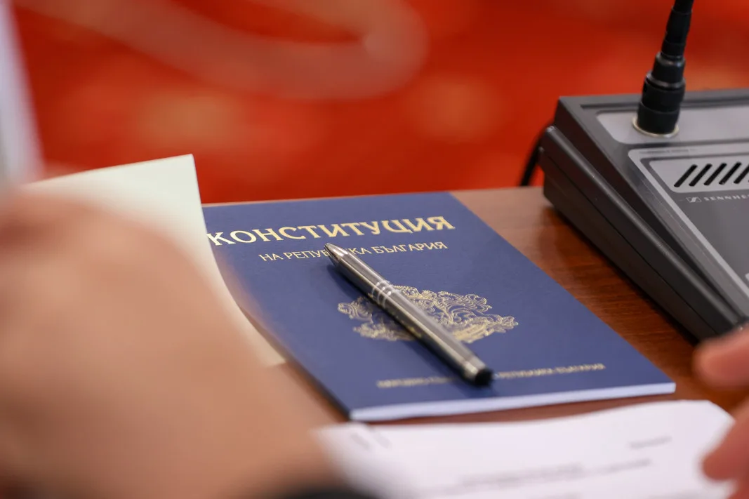 Конституционни хватки, за които политиците мълчат! Какво следва?