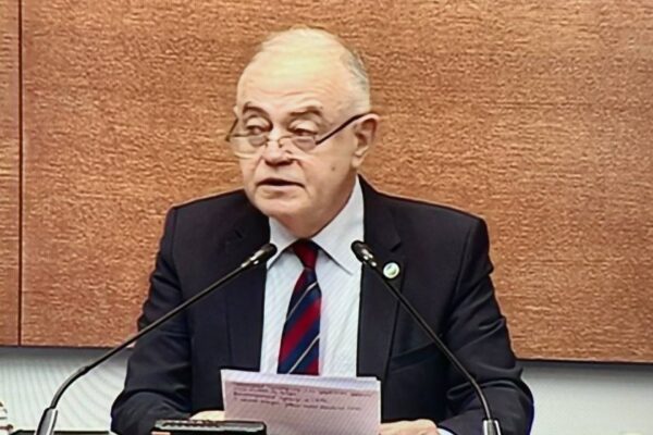 ПЪЛНО УНИЖЕНИЕ В ПАРЛАМЕНТА: Атанас Атанасов се моли на ГЕРБ