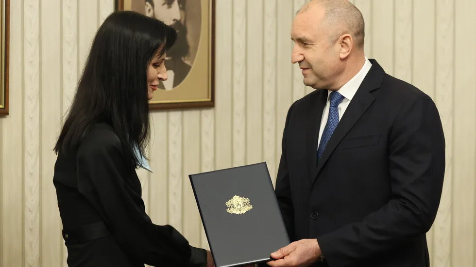 Мария Габриел върна изпълнен мандата на президента