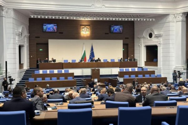 Народното събрание днес ще гласуват законите за висшето и професионалното образование