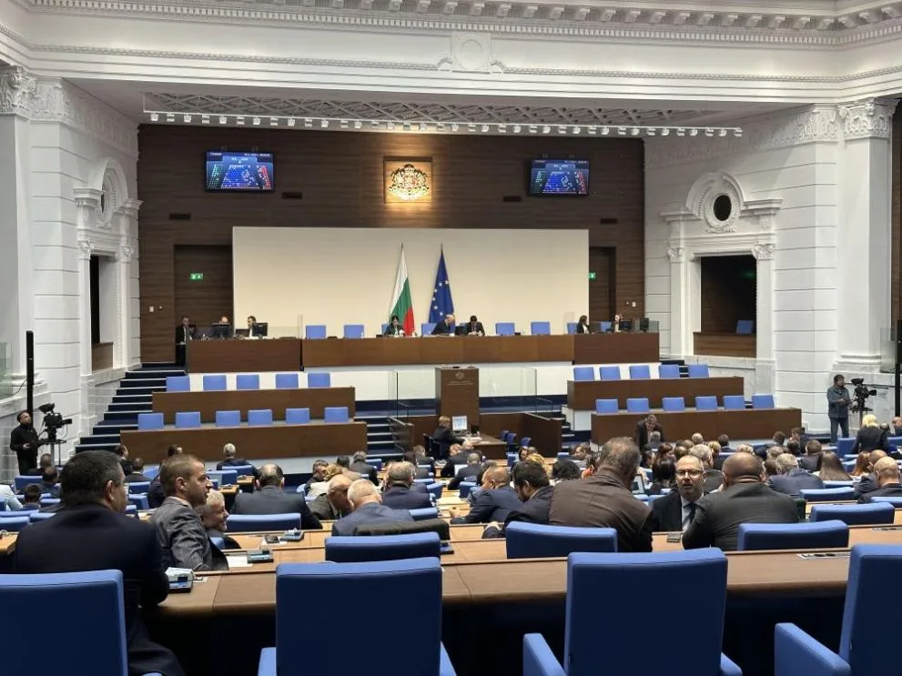 Народното събрание днес ще гласуват законите за висшето и професионалното образование