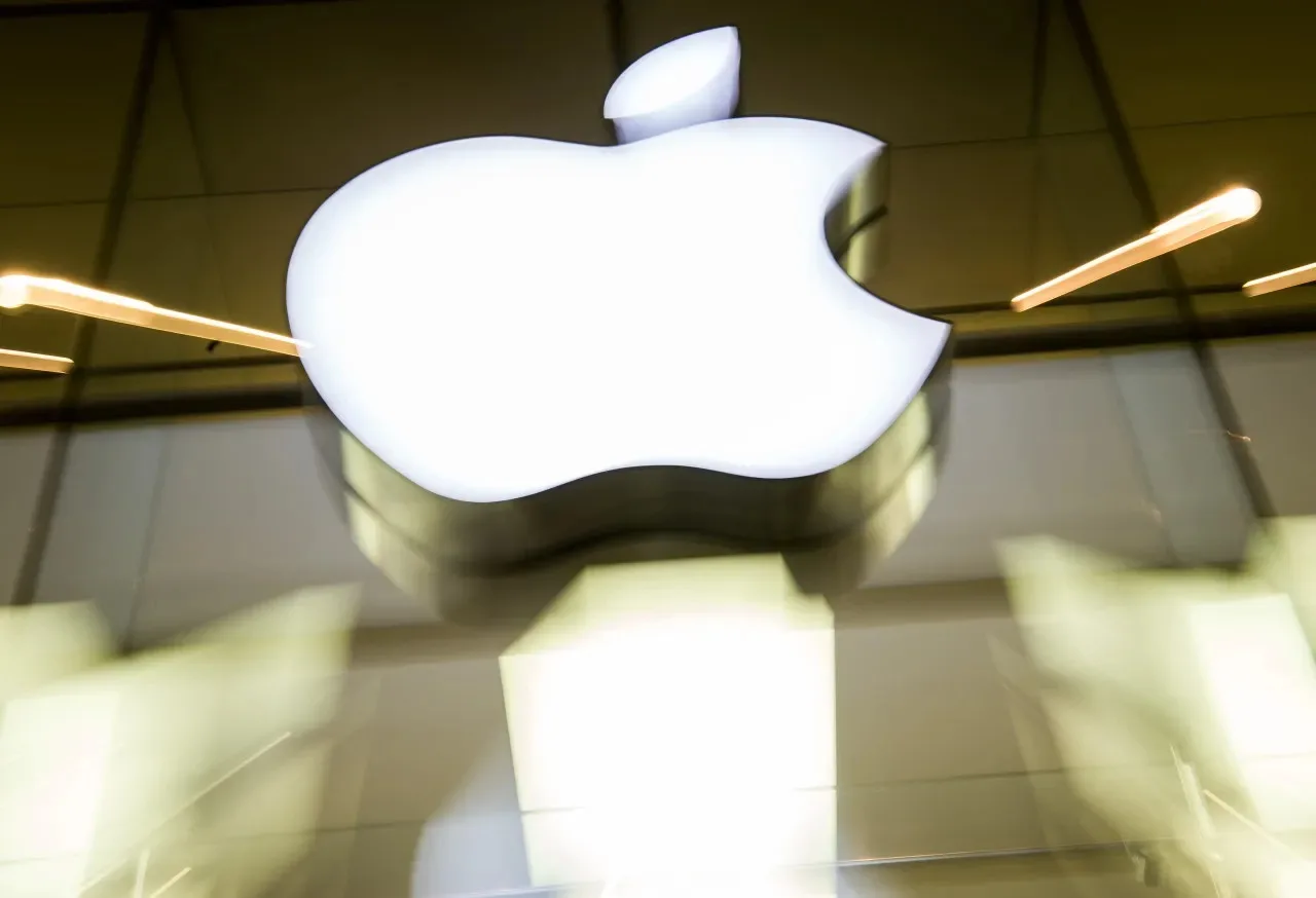 Министерството на правосъдието съди Apple, като твърди, че незаконно е монополизирала пазара на смартфони