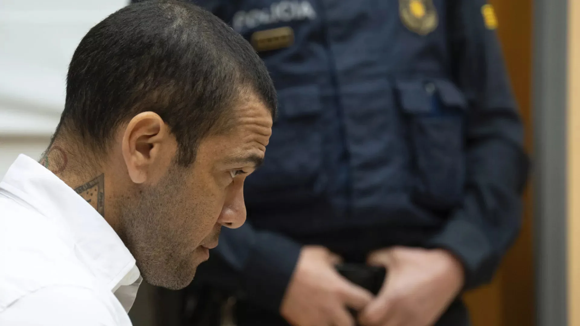 Бившият бразилски футболист Дани Алвеш получи гаранция от 1 милион евро след присъда за изнасилване