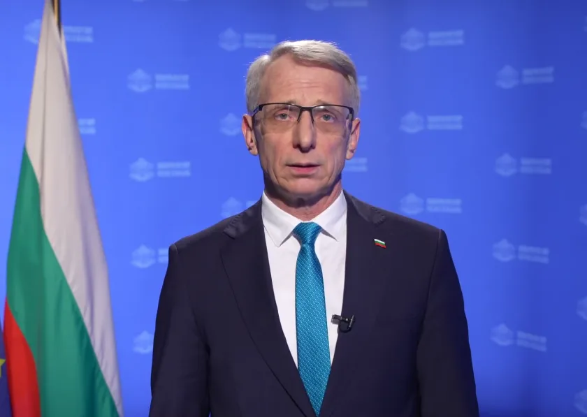 Николай Денков: Нека гласуваме правителство с министър-председател и външен министър Мария Габриел