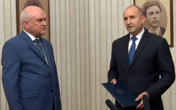 Президентът връчи на Димитър Главчев мандата за съставяне на служебно правителство (ВИДЕО)