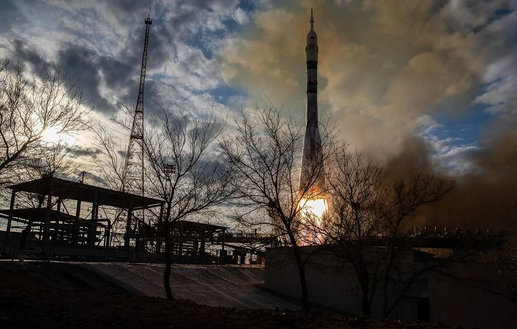 Космонавти извършиха размяна на космически кораби на МКС
