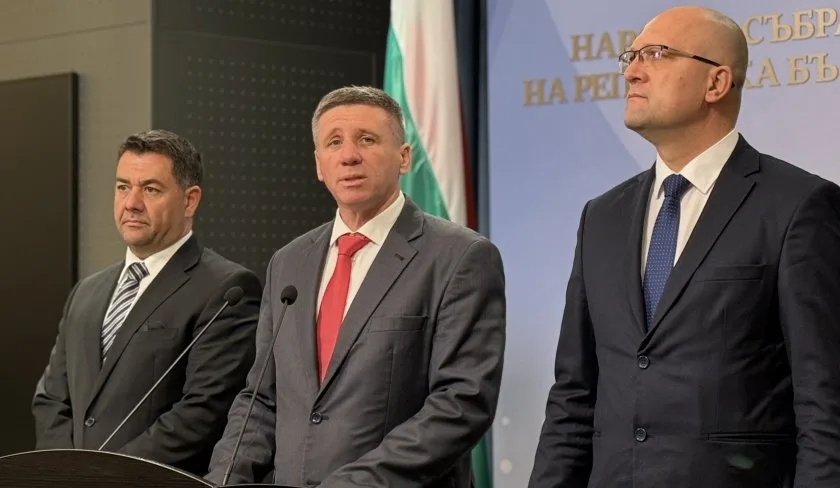Депутатите, които напуснаха "Възраждане" са оттеглили подписите си от искането до КС