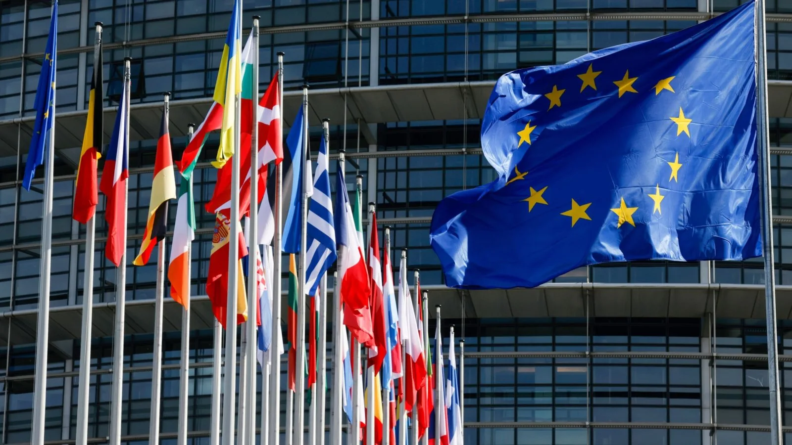 ЕС налага временни ограничения за внос на украински хранителни продукти