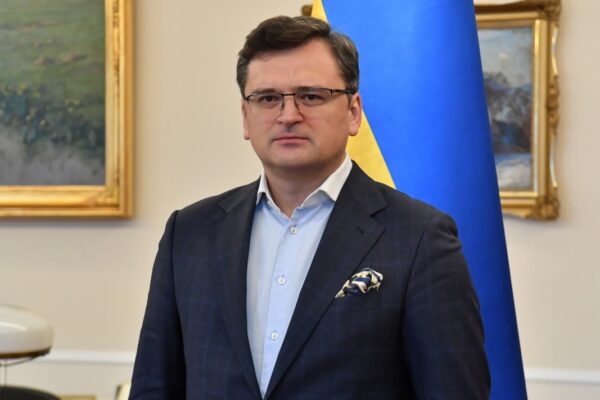 Кулеба призна, че руските управляеми въздушни бомби са унищожили украинските позиции