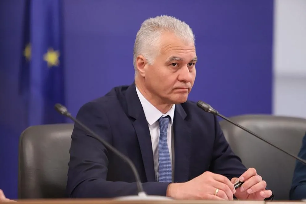 Шефът на ДАНС разказа за дарове на паркинга на НС