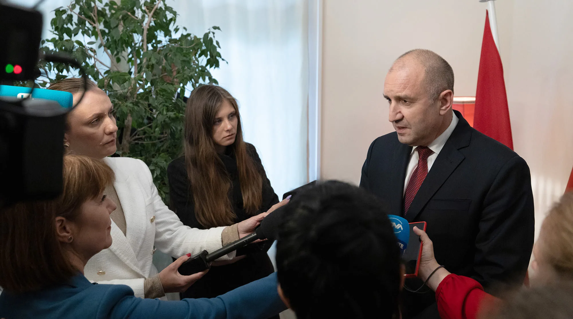 Президентът Радев: Време е българските политици да отворят "широко затворените си очи" за войната между Русия и Украйна