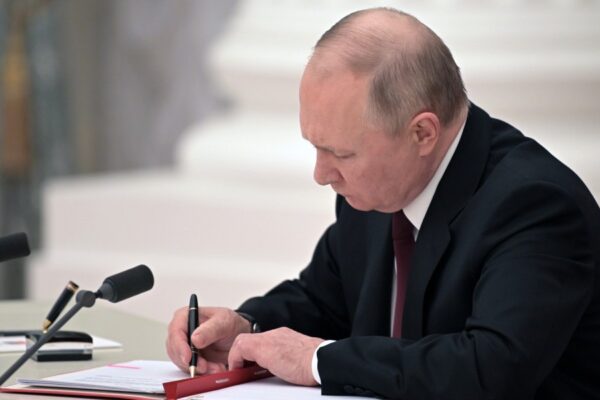 Президентът Владимир Путин смени Шойгу с Белоусов и направи други ключови промени