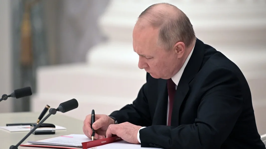 Президентът Владимир Путин смени Шойгу с Белоусов и направи други ключови промени