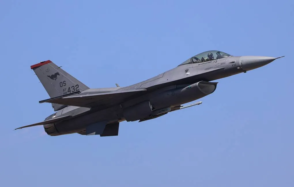 САЩ са обучили украински пилоти за летене с F-16