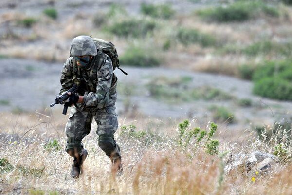 Беларуските военни предупреждават за нарастващо напрежение по границата с Украйна
