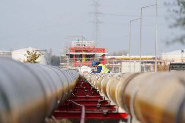 Доставките на Газпром газ за Европа през Украйна достигат 42,4 милиона кубически метра на ден
