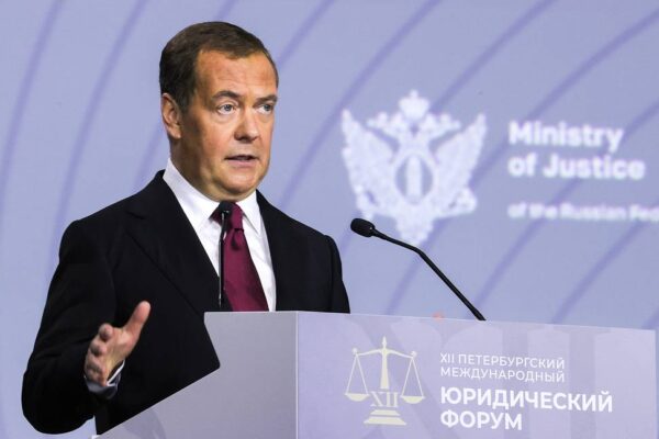 Медведев: Незачитането на имунитета на страните може да бъде стъпка към война