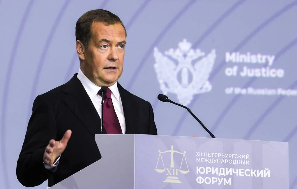 Медведев: Незачитането на имунитета на страните може да бъде стъпка към война