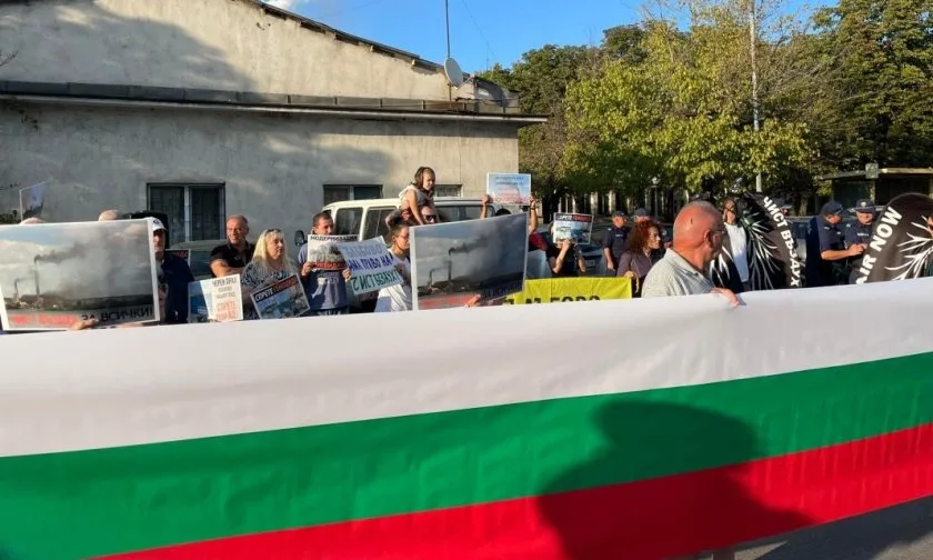 Протестиращи граждани продължават блокадата на международният път Русе-Свиленград